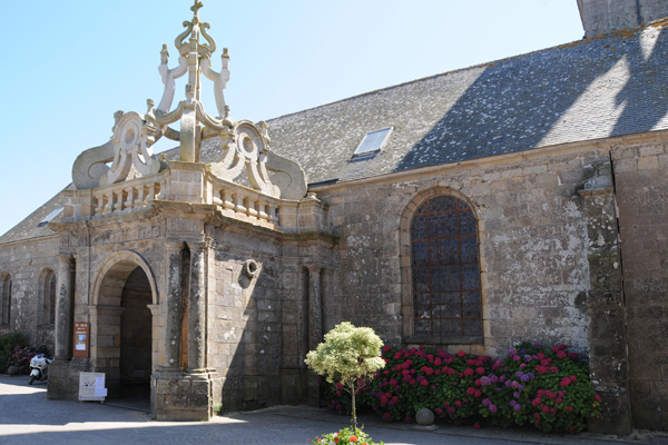 Baldaquin de l'église Saint Cornély à Carnac
